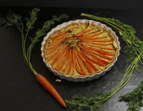Tarte aux carottes et pesto de fanes