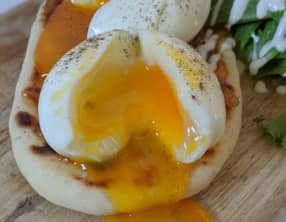 Œufs mollets sur Chutney de mangue et Naan