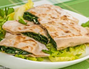 Gözleme, pain turc plat aux épinards et à la fêta