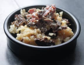 Risotto aux morilles, sauce au jambon cru