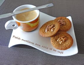 Petits moelleux aux noix et au café
