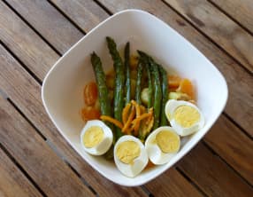 Bowl aux asperges, agrumes, oeufs et pommes de terre sautées