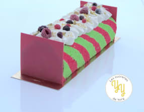 Bûche torsade pistache fruits rouges