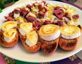 Salade d'endives au chèvre chaud