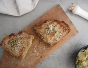 Croque-monsieur aux poireaux et tofu fumé 