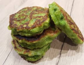 Pancakes aux petits pois, menthe et fromage