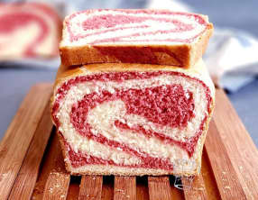 Pain de Mie Bicolore à la Betterave