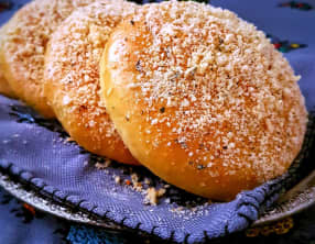 Pain moelleux farci à la pomme de terre et au thon