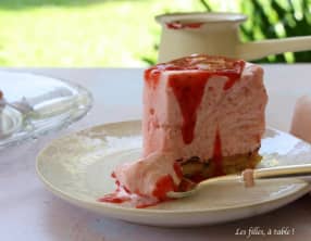Gâteau nuage glacé aux fraises