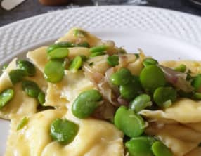 Raviolis aux fèves et pecorino