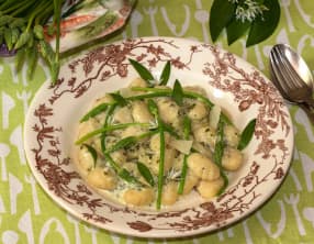 Gnocchis à la crème d'ail des ours et aux ornithogales