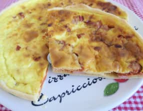 Quiche aux knackis, jambon et sauce tomate