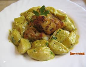 Filets de lieu noir aux gnocchi à la ricotta, sauce crémeuse au pesto
