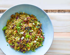 Salade de quinoa, asperge, courgette à la Canadienne