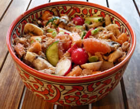 Power bowl au thon, avocat, radis et pomelo