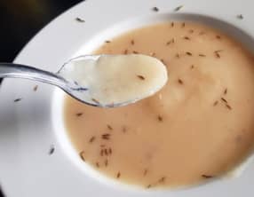 Crème de céleri-rave au cumin