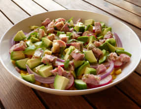 Salade au jambon persillé, maïs, avocat, radis