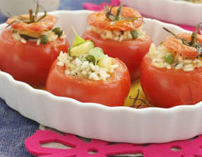 Tomates farcies aux petits pois courgettes et riz