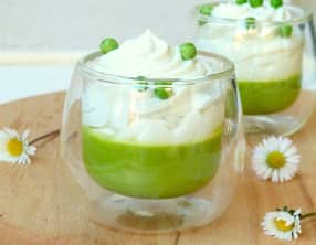 Panna cotta de petit pois et chantilly au roquefort
