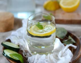 Eau detox de concombre, citron et menthe
