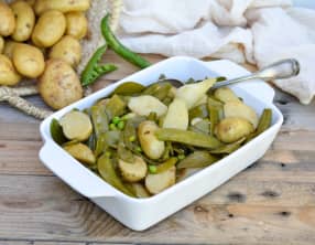 Jardinière de pommes de terre de primeur et légumes nouveaux