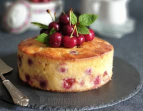 Gâteau fondant aux cerises et ricotta