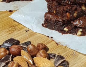 Brownies aux noisettes et amandes caramélisées