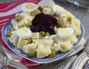 Salade de pommes de terre betteraves et mayonnaise à l'ail