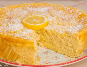 Gâteau moelleux au citron et à la noix de coco