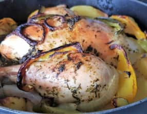 Poulet et céleri rave rôtis à la sauce chermoula