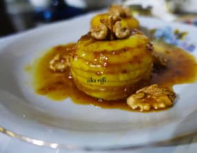 Millefeuille de pommes fondantes caramel vanille et sirop de pêches