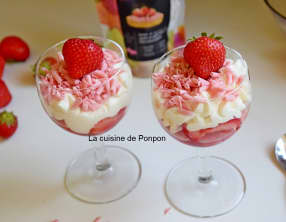 Verrine de fraises au sirop de gingembre et ganache blanche