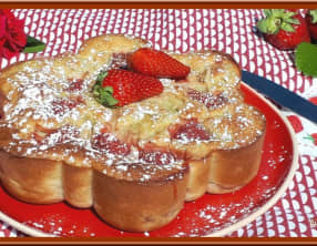 Gâteau moelleux à la rhubarbe et aux fraises