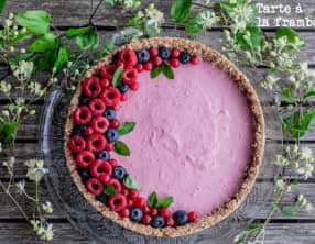Tarte à la framboise dans sa croûte de flocons grillés