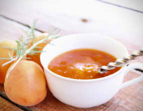Confiture d’abricots au romarin