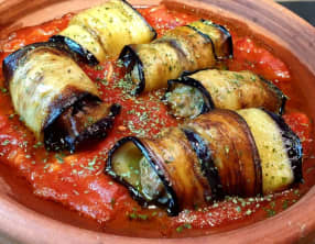 Roulés d'aubergines farcis en tajine