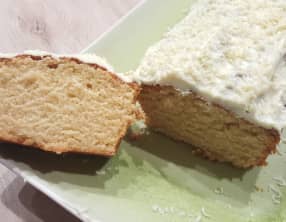 Cake à la vanille et son glaçage au chocolat blanc