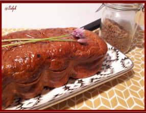 Cake aux poivrons marinés, jambon et cheddar