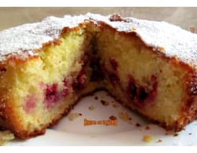 Gâteau à la crème fraîche, aux framboises et citron vert