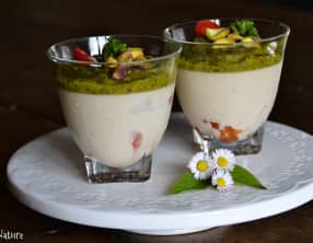 Panna cotta au chèvre, tomates et pesto de basilic