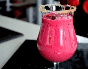 Smoothie aux framboises et myrtilles