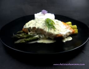 Pavé de saumon et asperges à l’estragon