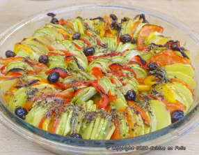 Tian de courgettes, pommes de terre, tomates, poivrons, herbes de Provence