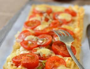 Tarte fine à la tomate, mozzarella et moutarde