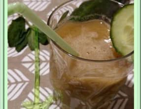 Jus de menthe, pommes, poires et concombre