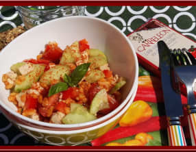 Salade de blé au poulet, poivron, tomates et basilic