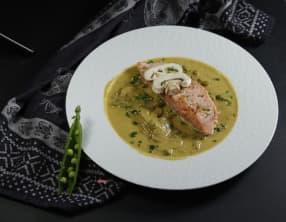 Saumon mi cuit au bouillon thaï