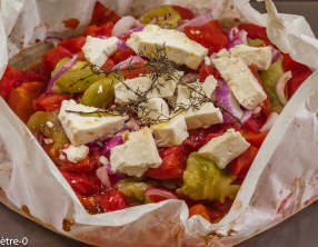Tomates et fêta en papillote