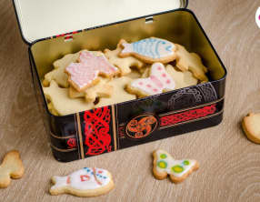 Biscuits aux amandes décorés à la glace royale