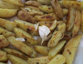 Potatoes à l'ail et au thym, à la plancha